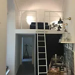 Cosyhomesuite Bed & Breakfast 4*