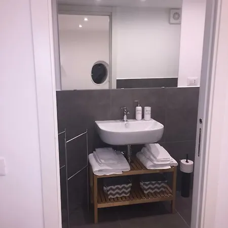Cosyhomesuite Bed & Breakfast 4*