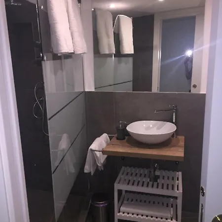 Cosyhomesuite Bed & Breakfast